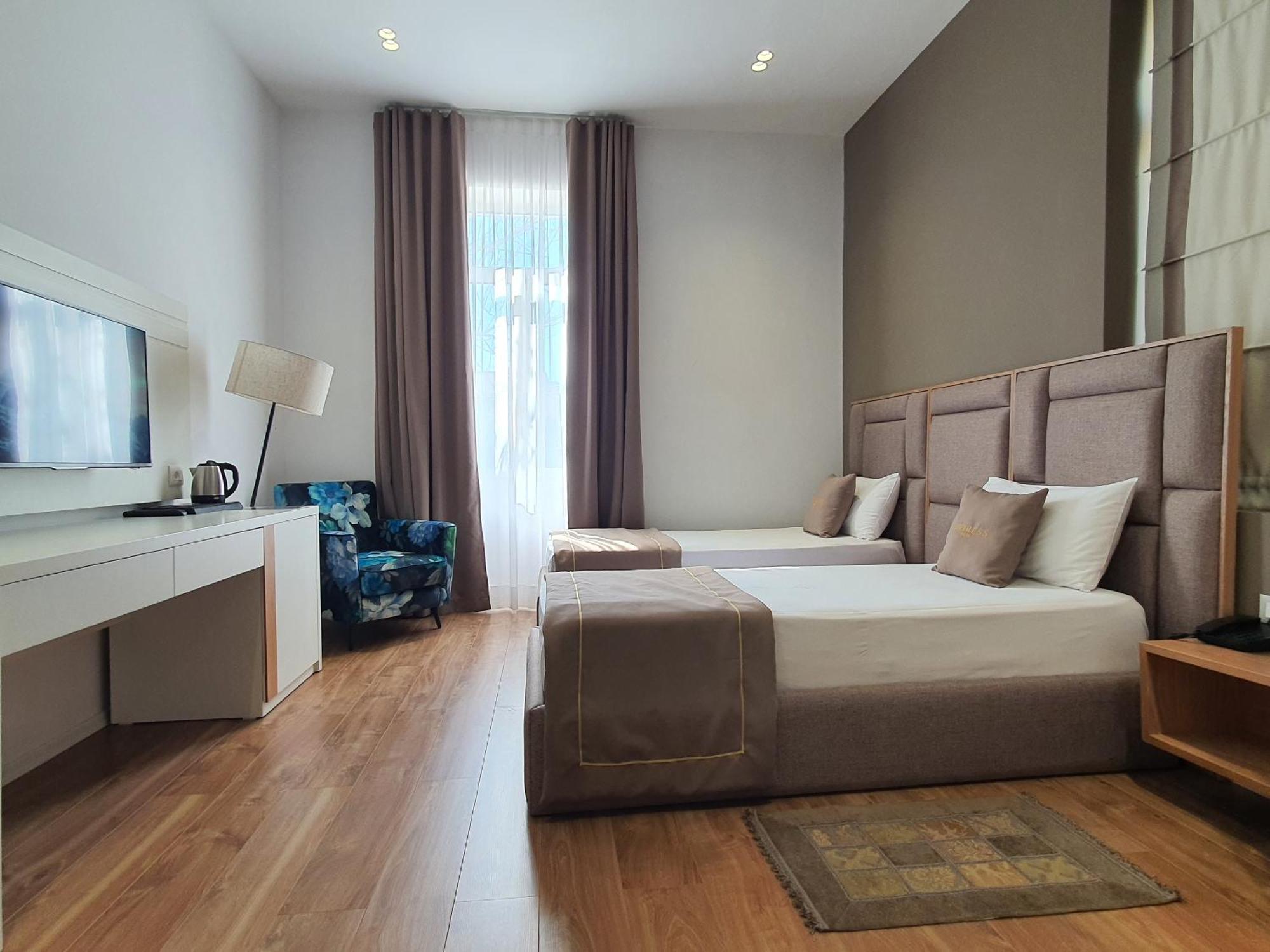 Heiress Hotel Sarande Exterior photo